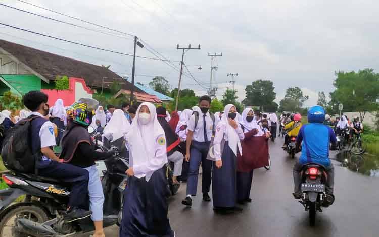 Kadisdik Kotim Ingatkan Warga Sekolah Tetap Waspada Penularan Covid-19