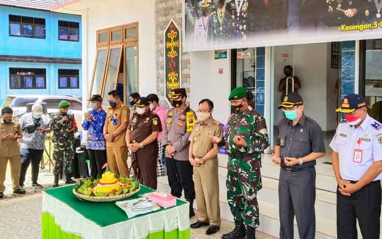 Bakti Sosial Peringatan HUT ke 76 TNI di Tumbang Samba Dihadiri Bupati Sakariyas