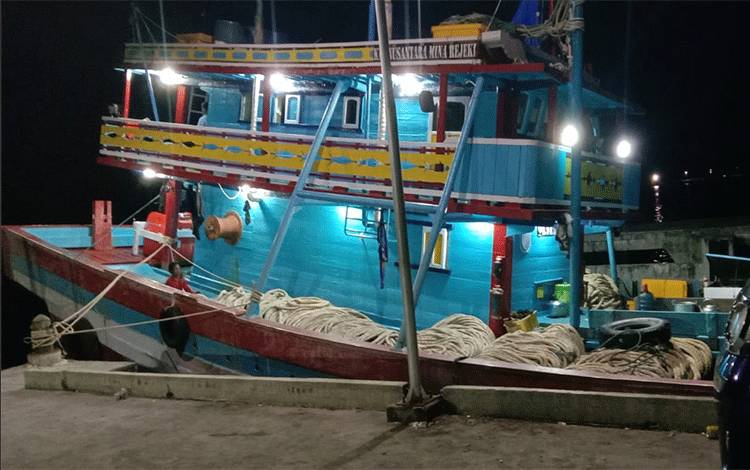 Tangkap Ikan Pakai Cantrang, Nelayan Asal Jateng Diamankan di Kumai