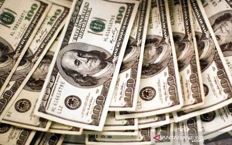 Dolar Tergelincir dari Tertinggi 15 Bulan, Fed dan Inflasi Jadi Fokus