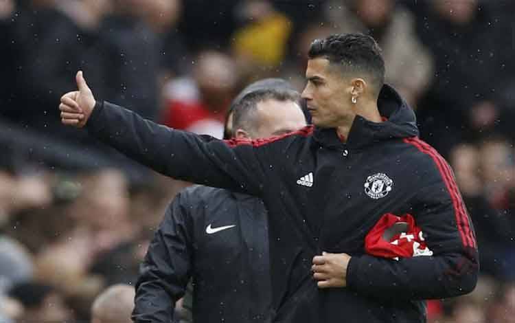 Gary Lineker: MU Rampungkan Transfer Ronaldo di Kebun Rumahnya