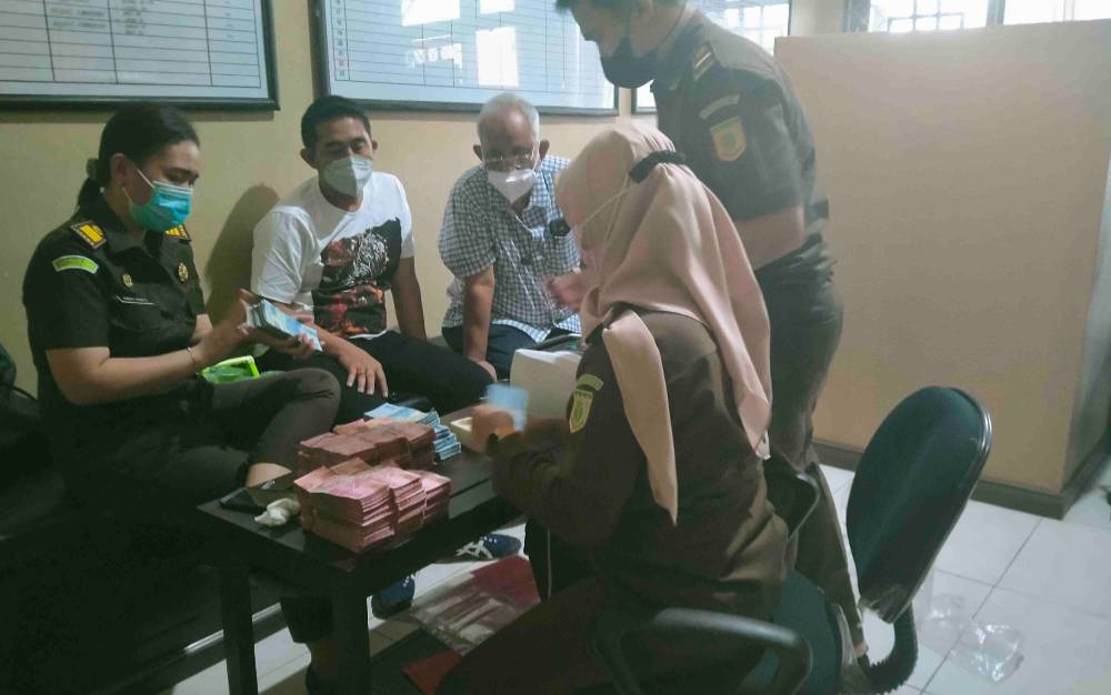 Gelapkan Uang Penjualan Mobil untuk Kepentingan Pribadi Hingga Teman Wanita