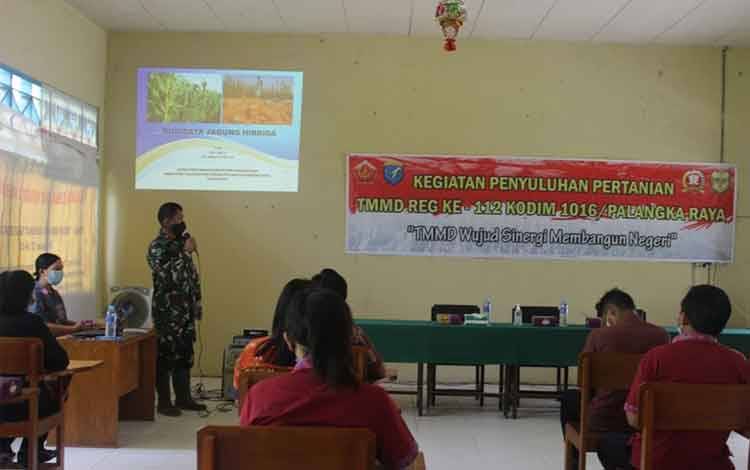 Tingkatkan Pengetahuan Masyarakat Kampuri, Satgas TMMD Gelar Penyuluhan Pertanian