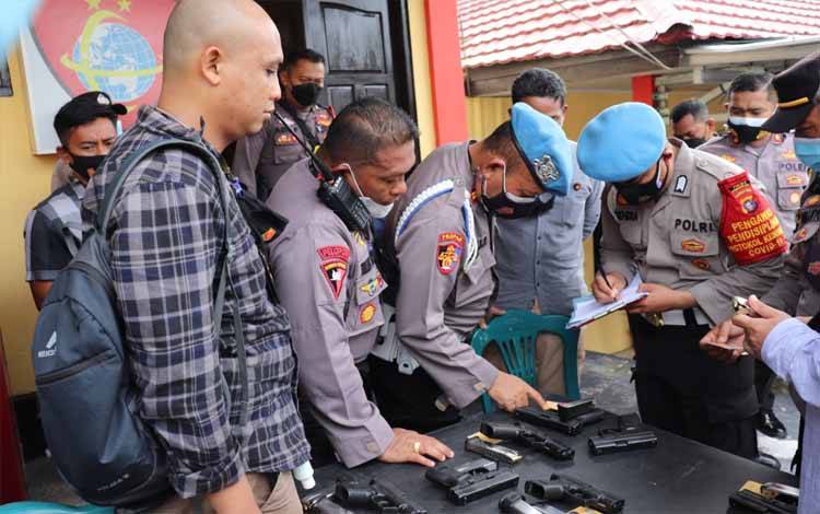 Antisipasi Penyalahgunaan, Sie Propam Polres Kobar Laksanakan Pengecekan Senpi