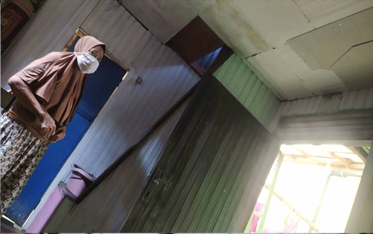 Ular Jatuh saat Arisan di Sampit, Penghuni Rumah Trauma
