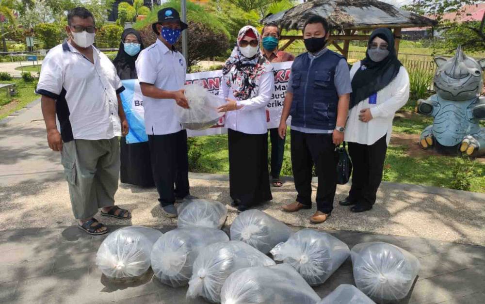 Diskan Kapuas Kembali Salurkan Puluhan Ribu Benih Ikan untuk Kelompok Budidaya Ikan