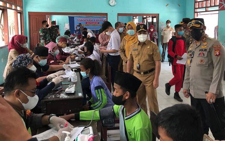 Gubernur Kalteng dan Kapolda Monitoring Vaksinasi Pelajar di Kobar
