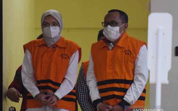 KPK Tetapkan Bupati Probolinggo dan Suami Tersangka Kasus Suap