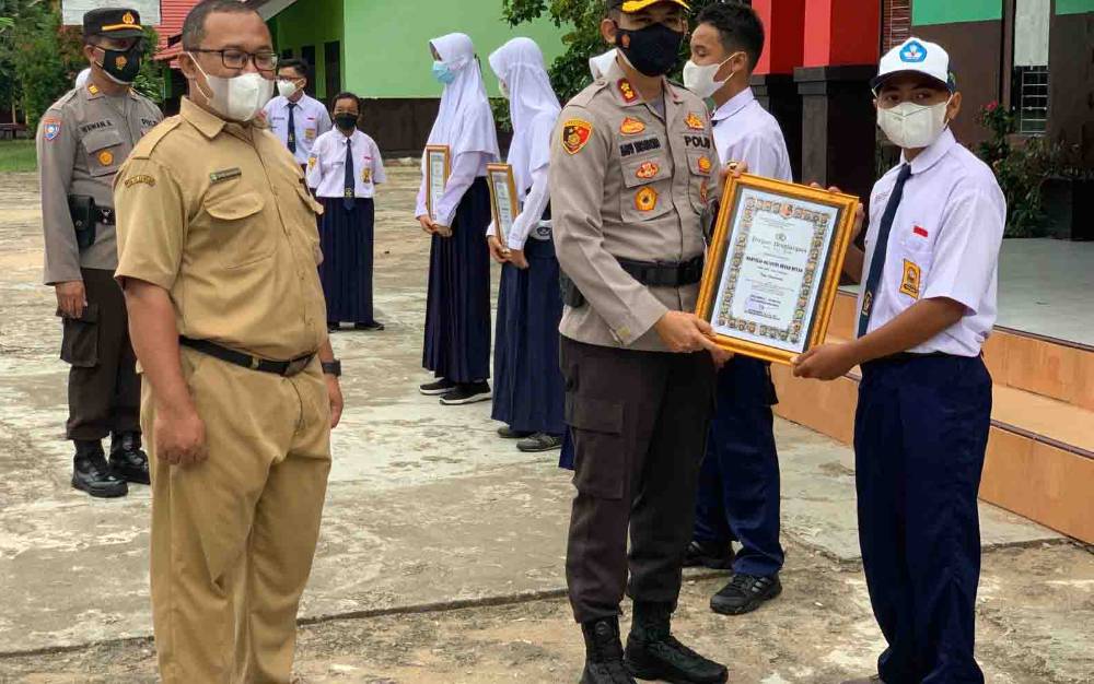 Kapolres Seruyan Beri Motivasi Pelajar SMPN 1 Kuala Pembuang untuk Tingkatkan Prestasi