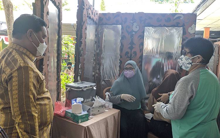 Bupati Kotim Pantau Vaksinasi Pelajar