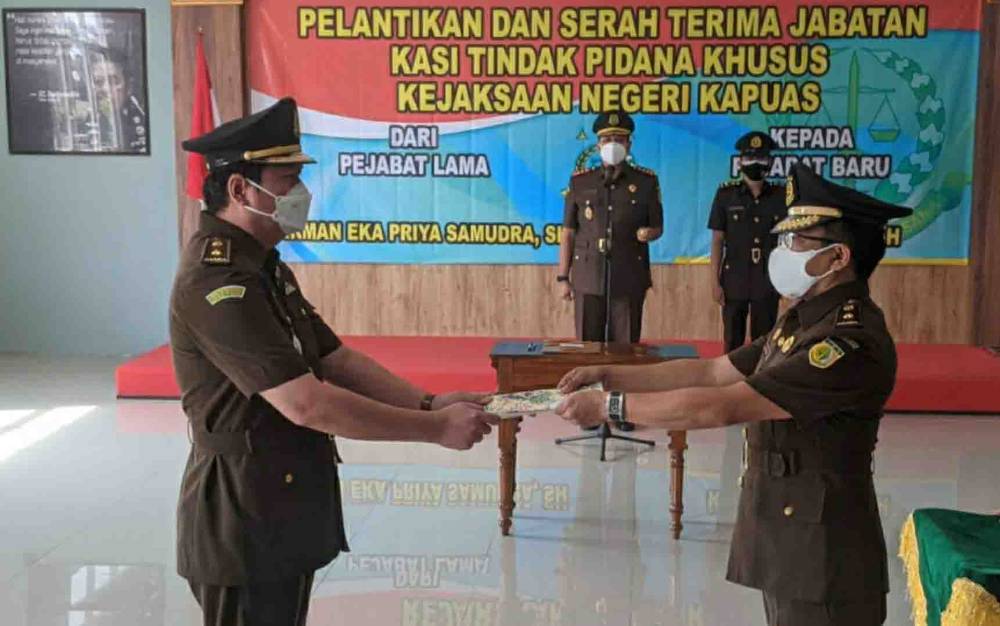 Kajari Kapuas Pimpin Serah Terima Jabatan Kasi Pidsus, Ini Pesannya