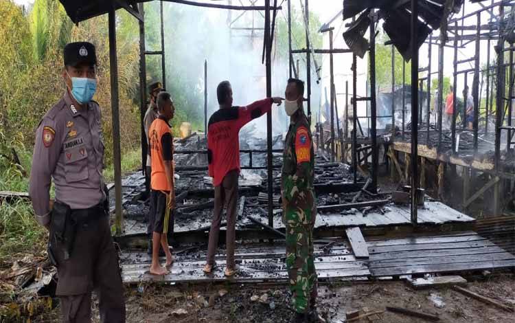 Kebakaran 2 Rumah di Samuda Diduga Sambaran Petir saat Hujan Lebat