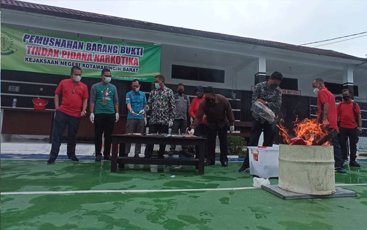 Kajari Kobar Musnahkan Barbuk dari 43 Perkara Narkoba