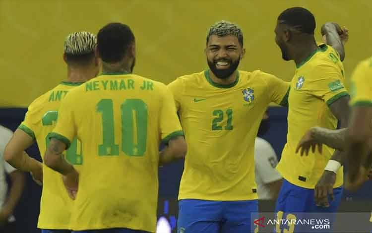 Brazil Libas Uruguay dengan Skor 4-1