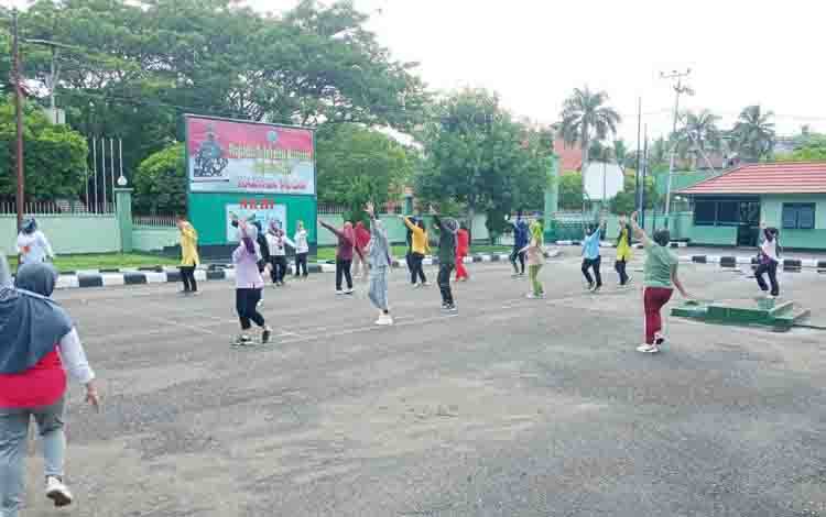 Istri Tentara di Muara Teweh Rutin Jaga Kebugaran