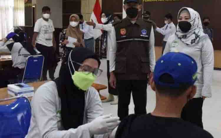 Vaksin Dosis Pertama di Kobar Mencapai 102 Orang