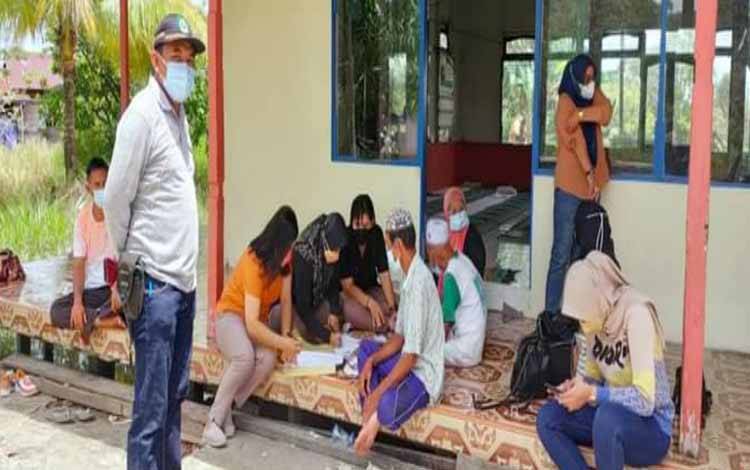 Warga Antusias Ikuti Posbindu Kelurahan Selat Utara