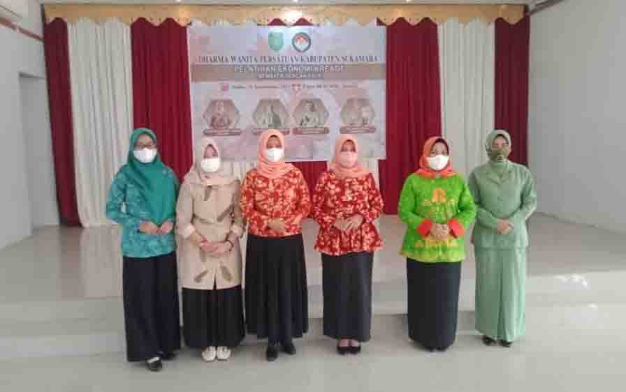 Pelatihan Ekonomi Kreatif Diharapkan Kembangkan Wawasan Anggota DWP Sukamara
