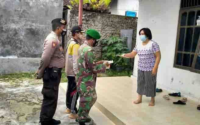 Melihat Sinergitas Babinsa dan Bhabinkamtibmas Distribusikan Obat untuk Warga Isolasi Mandiri
