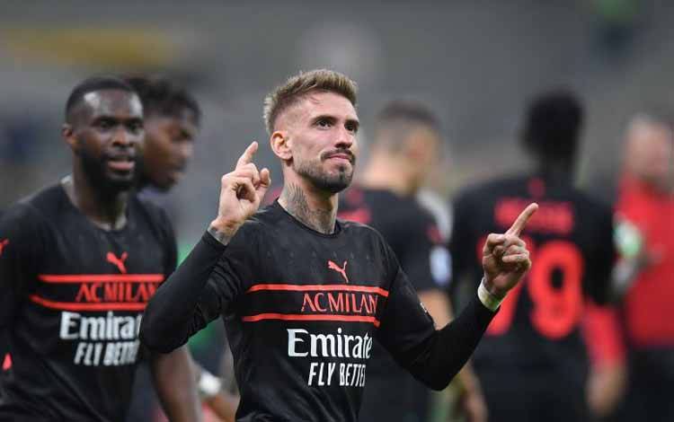 AC Milan Puncaki Klasemen Usai Menang Dramatis 3-2 atas Hellas Verona