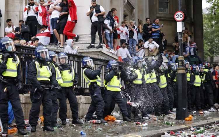 Buntut Ricuh Final Euro di Wembley, UEFA Sanksi dan Denda Inggris