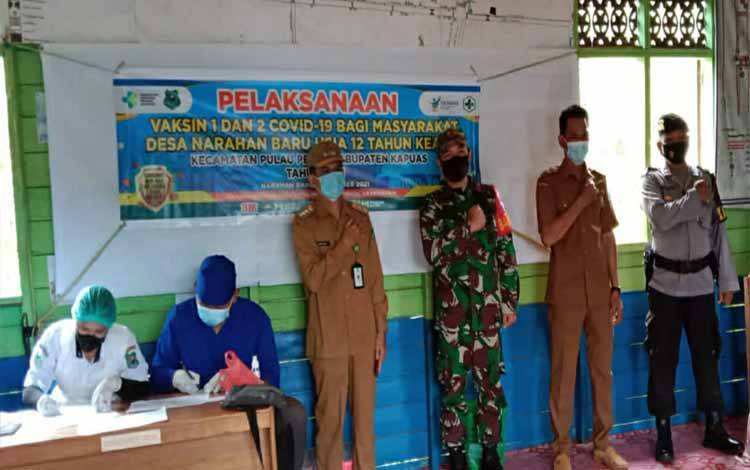 Camat Pulau Petak Tinjau Pelaksanaan Vaksinasi Covid-19 di Desa Narahan Baru