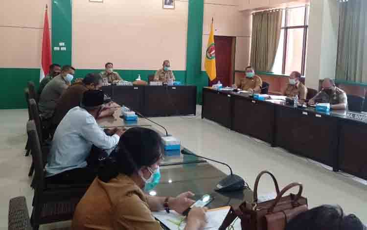 Bupati Katingan Pimpin Rapat Evaluasi Perkembangan Covid-19 dan Persiapan Pelaksanaan Pembelajaran Tatap Muka