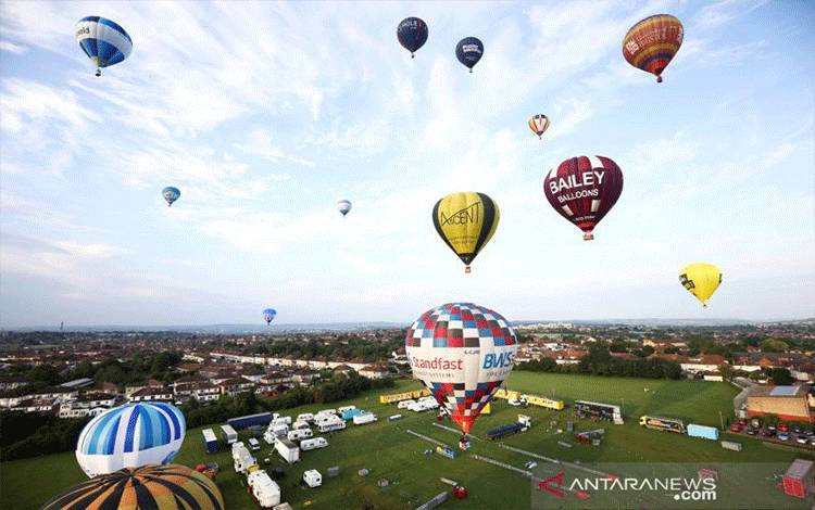 Seorang Pria Tewas Terjatuh dari Balon Udara