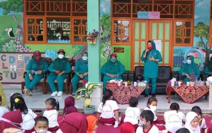Bunda Paud Seruyan Kunjungi TK Negeri Pembina Kuala Pembuang