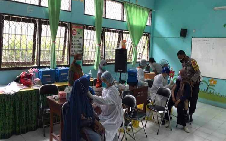 Ketimpangan Vaksinasi COVID-19 Hambat Capaian Nasional