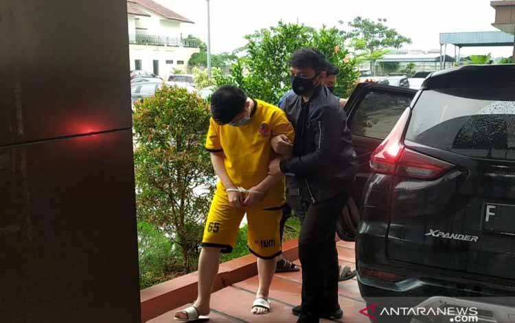 Polisi Bekuk Bos Pengendali 23 Aplikasi Pinjol Ilegal