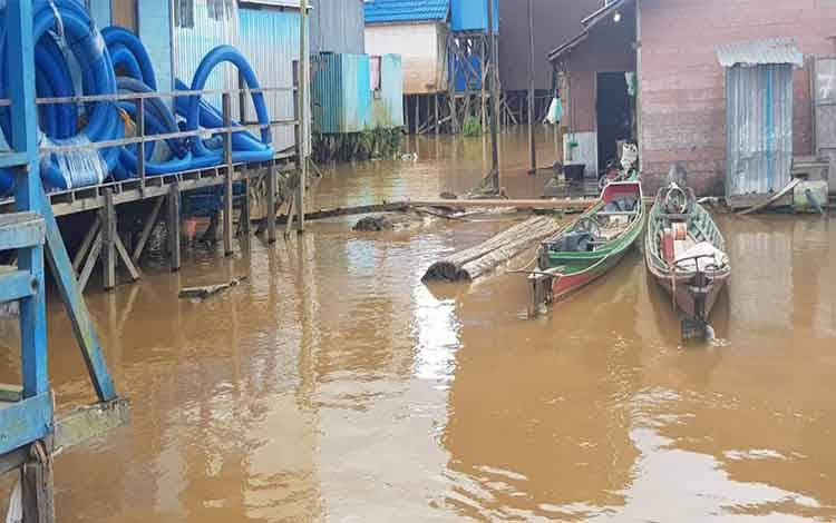 Debit Air Sungai Katingan Wilayah Bukit Raya dan Katingan Hulu Meninggi