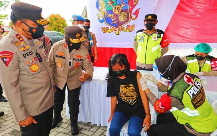 Kapolda Cek Vaksinasi COVID-19 di Pelabuhan Flamboyan Bawah