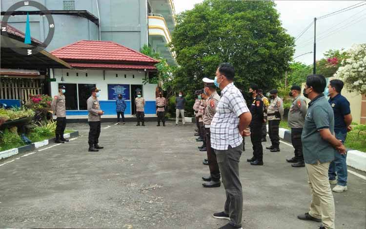Kapolsek Pahandut Instruksikan Anggota Patuhi SOP dalam Bertugas