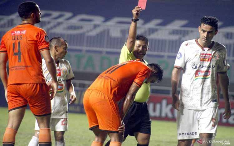 Komite Wasit PSSI Sorot 6 Kekeliruan Wasit-hakim Garis Liga 1 dan 2