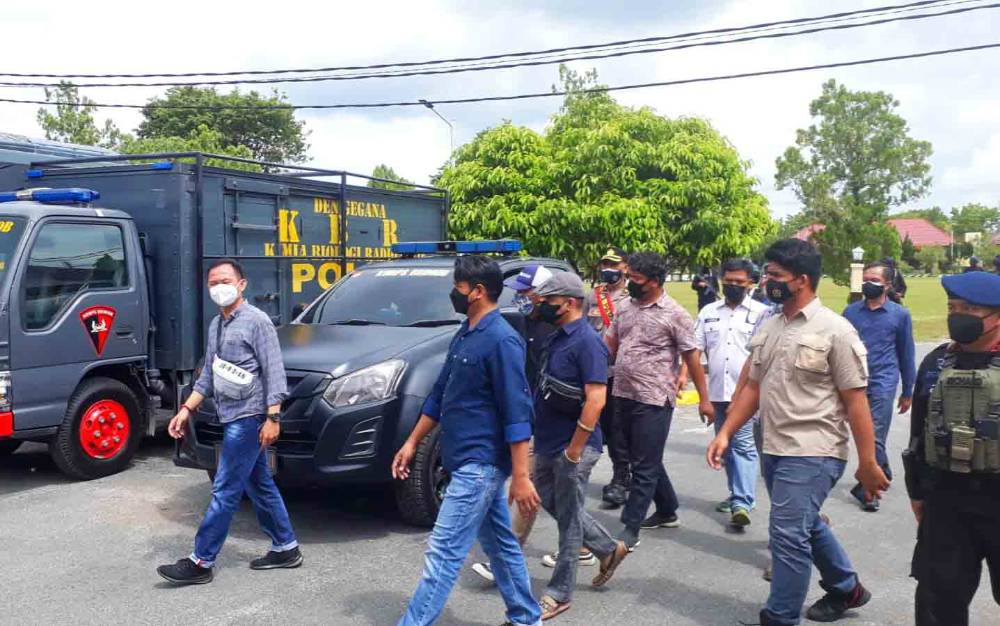 Andreas Junaedy Apank Bontang Temui Massa TBBR dan Minta Maaf