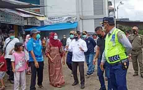 Bupati Barito Timur Minta UPT Pasar Tamiang Layang Relokasi Penjual Gorengan