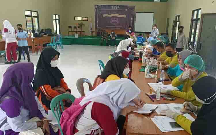 Hanya 64 Siswa SMAN-1 Dusun Selatan yang Belum Divaksin COVID-19