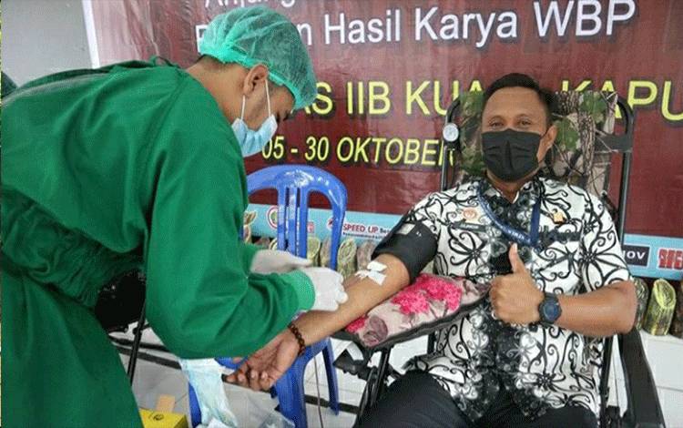 Bantu Penuhi Stok Darah, Pegawai Rutan Kelas IIB Kuala Kapuas Lakukan Donor