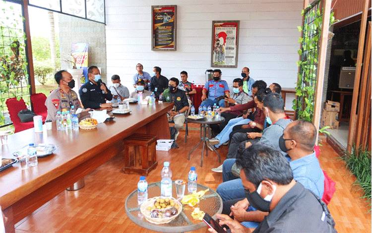 Kapolda Kalteng Ramah Tamah dengan Pers
