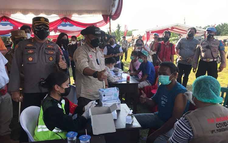 Kapolda Kalteng Tinjau Serbuan Batalyon Vaksinator di Sei Hanyo Kapuas