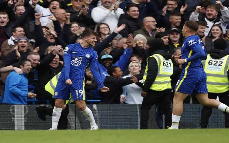 Mason Mount Trigol, Chelsea Gulung Norwich 7-0