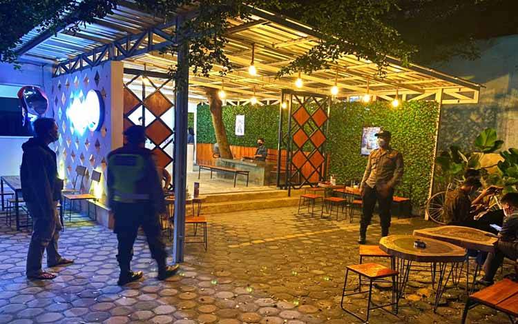 Personel Polresta Palangka Raya Patroli Malam Jaga Kamtibmas
