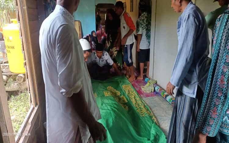 Pria 45 Tahun di Desa Hanaut Tewas Jatuh dari Pohon