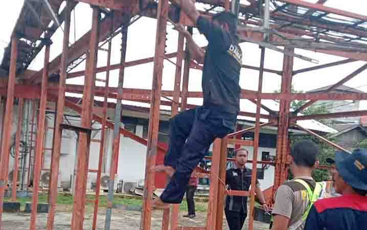 Pemuda di Kasongan Nekat Panjat Tower Telekomunikasi, Ini Tujuannya