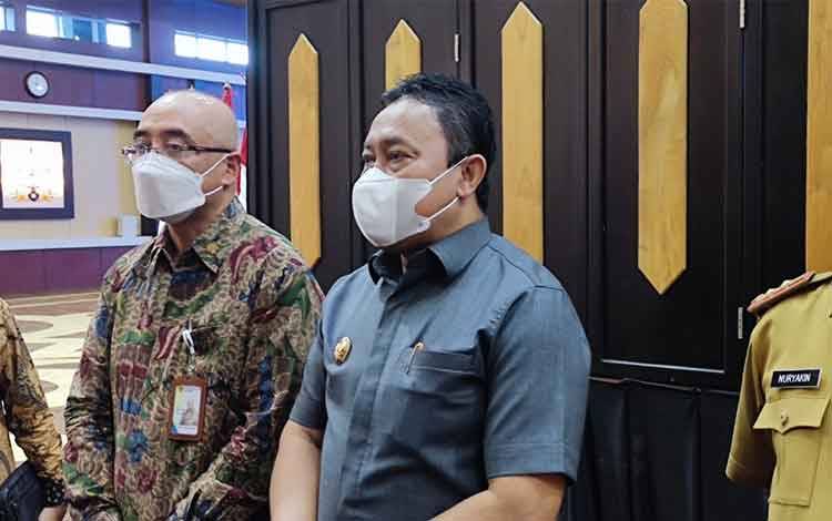 Wagub Kalteng Ingatkan Masyarakat Tidak Kendorkan Prokes Walau Tren Kasus Mulai Turun