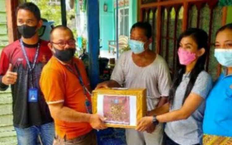 Rutan Kuala Kapuas Berbagi ke Sesepuh Purna Bhakti Pengayoman