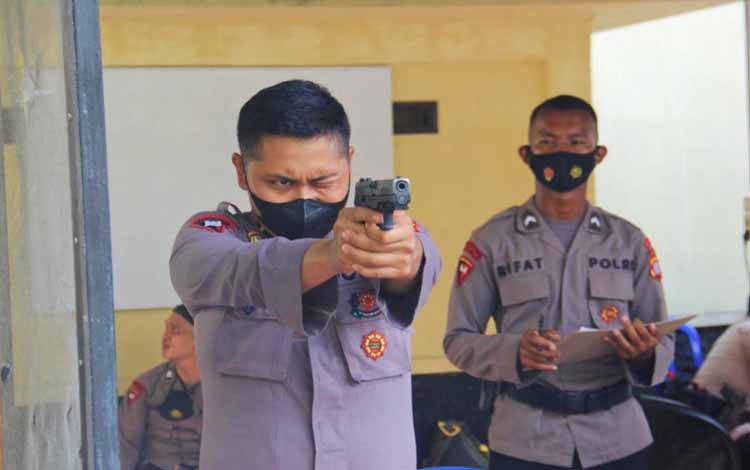 Puluhan Personel Brimob Polda Kalteng Ikuti Lomba Menembak