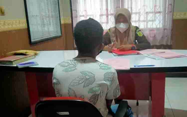 Pulang Kerja Singgah ke Rumah Teman Paksa Istri Rekan untuk Berhubungan Badan