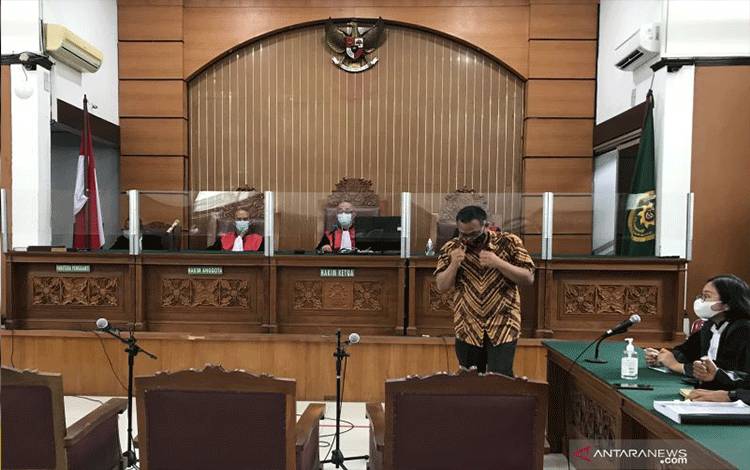 Majelis Hakim Tunda Pembacaan Vonis Jumhur Sampai 11 November